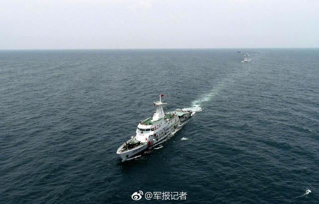 我海警在南海实弹射击舰炮开火