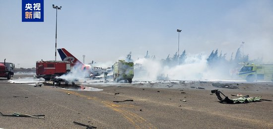 也门机场遭袭 民航客机被炸引关注