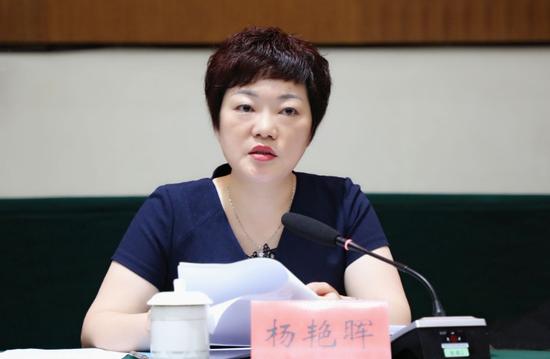 落马女县长被“双开”：泄露秘密、计划外生育、伙同他人非法收受巨额财物