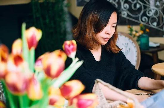 在淘宝出售‘晚安’之外,玖妹还是一个4岁孩子的母亲,经营着一家咖啡馆