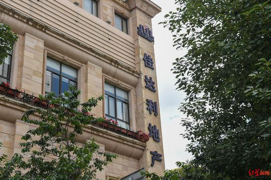 据了解,李留存曾为云南省政协委员,目前仍担任昆明市慈善总会副会长。