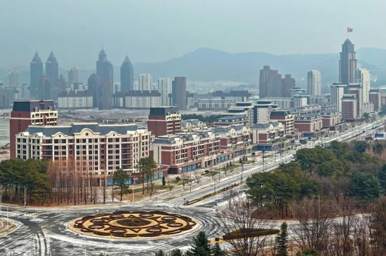 朝鲜“万套住宅”震撼亮相，金正恩现场感叹：5年的辛苦没白费