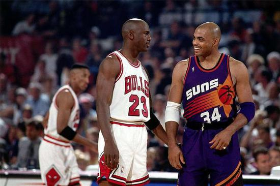 从NBA录像深度解析哈登的进攻策略与球场智慧