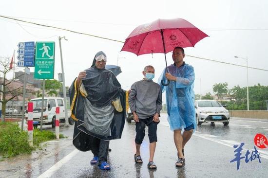 广州暴雨下在这里！积水已到小腿，老人转移至安置点