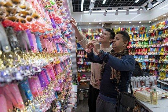 蓝媒热评丨关税战下,“即买即退”是中国经济自信的大国底气