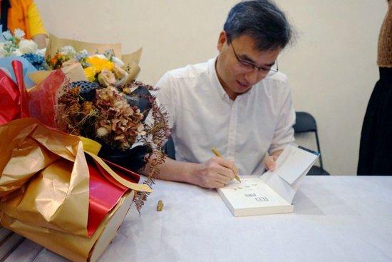 作者张帅奇签售