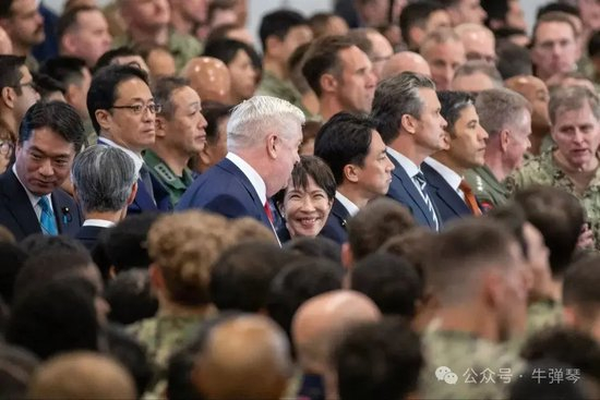 这两幕,真有点辣眼睛