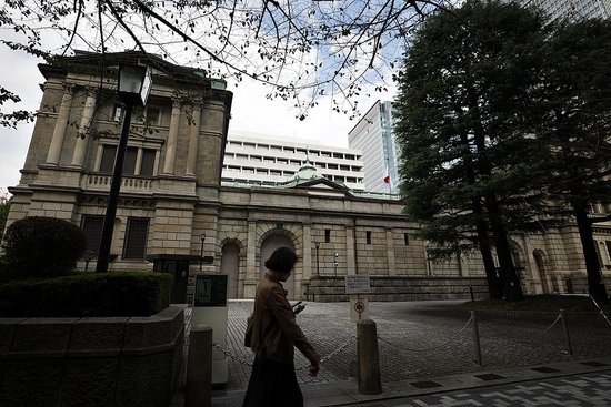 “三重困境”难以摆脱，经济压力下，高市早苗淡化日本政府承诺