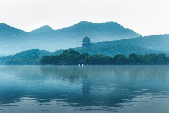 女孩在长城诵诗引共鸣 哪些“诗和远方”打动了你