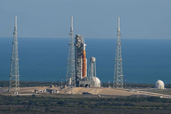 美国宇航局开始进行载人绕月飞行前的关键测试