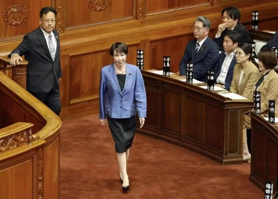 高市早苗上台,中国的第一反应很耐人寻味