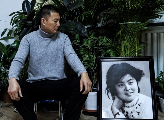 郭会增和失踪了30多年的姐姐。摄影:樊夫