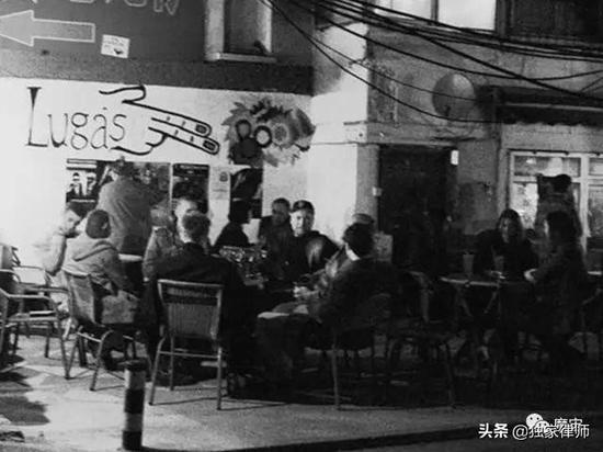 02年左右的三里屯酒吧街