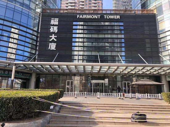 与望京凯德Mall仅有一街之隔的福码大厦已经封闭 。赵苑旨摄