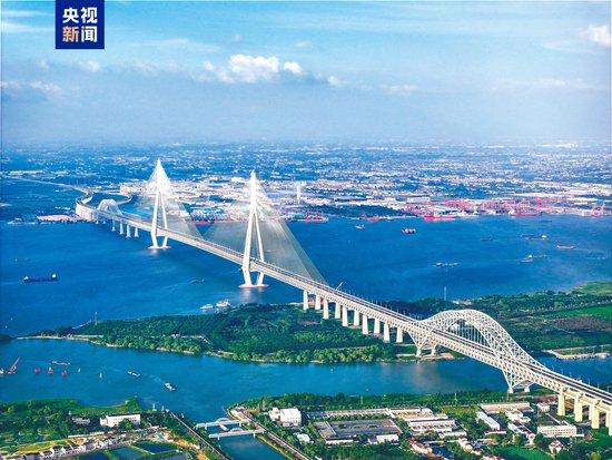 世界最大跨度斜拉桥常泰长江大桥正式通车运营