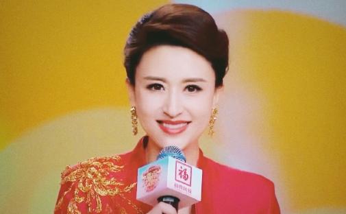 衣服被指“不雅观”,前央视主持人怒斥:人心脏看什么都脏!