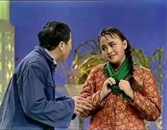 凭借《懒汉相亲》,宋丹丹第一次登上春晚舞台,