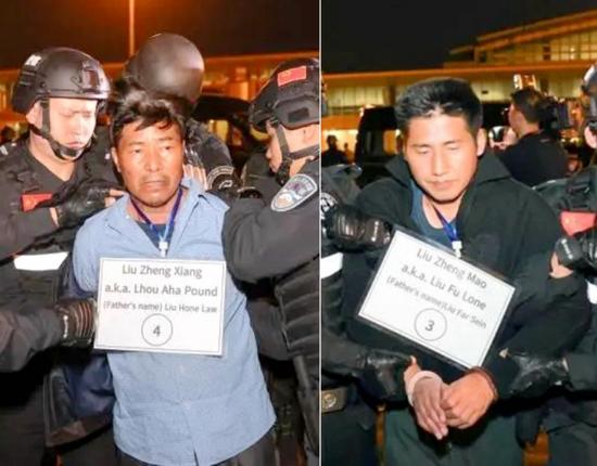 1月30日,缅甸警方依法向我公安机关移交缅北重大犯罪嫌疑人刘正祥(左)刘正茂(右)。 新华社图