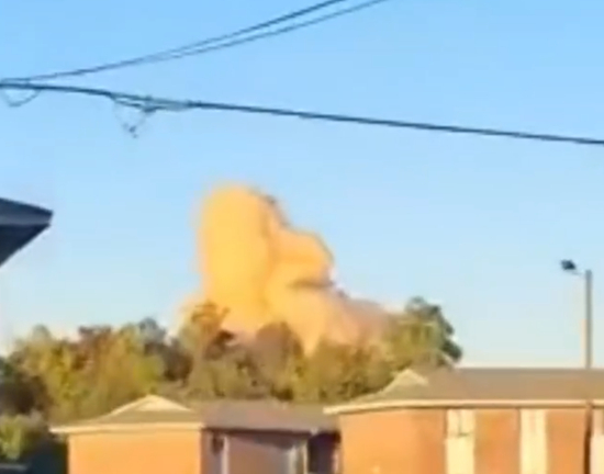 美国密西西比州一化工厂发生爆炸 有毒气体泄漏