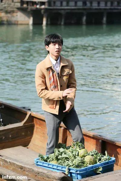 《高能少年团》是一档多场景式偶像对抗挑战类真人秀,第一季由王俊凯、刘昊然、董子健、张一山、王大陆5位90后少年偶像担任节目嘉宾,以真人秀的形式记录每个少年的高能挑战。(视觉中国/图)