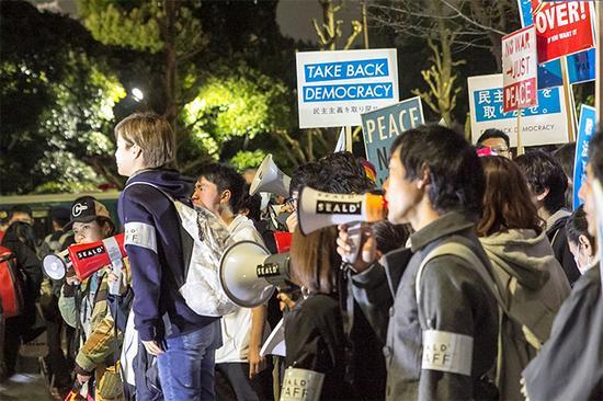 2016年3月,反对“安保法案”的学生抗议团体SEALDs示威游行