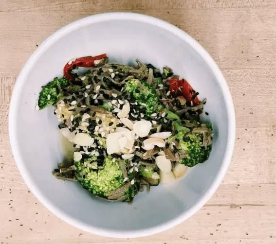 西蓝花荞麦面沙拉broccolli soba noddle salad