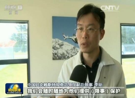 就在中国游客有条不紊地撤离灾区时,同样被困的一个英国家庭,却深深感受到了什么叫“孤立无援”。