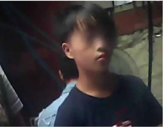 网曝江苏服装厂童工黑链:不到年底不给工资