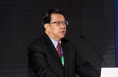 龙永图,中国复关及入世谈判的首席谈判代表,原国家外经贸部副部长、博鳌亚洲论坛理事、秘书长