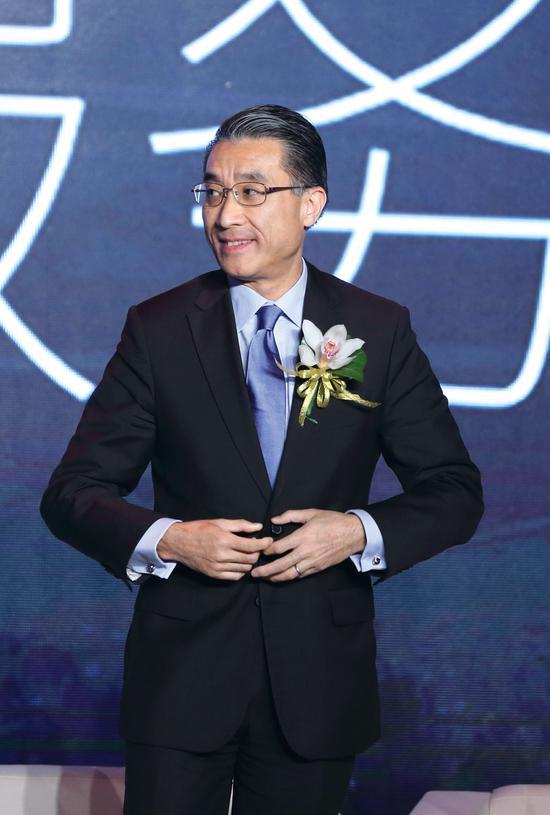 (作为资方代表的谢文坚辞去上海家化董事长一职。)