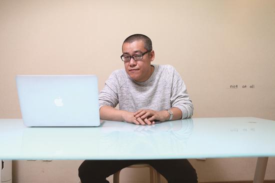 (图说:李笑来在“得到”上的专栏销售额已经达到了2545.6万元,但他仍不确定自己明年是否会继续在得到上售卖知识)
