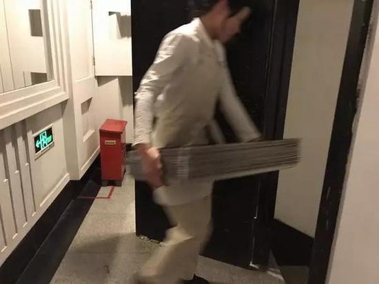 上海武康路Farine的面包店工作间。
