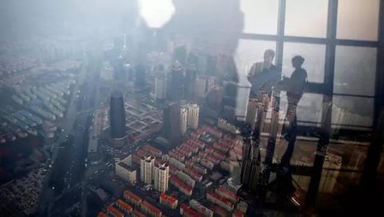 城市总是千篇一律。