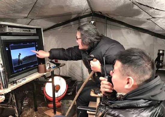 徐浩峰在《刀背藏身》片场