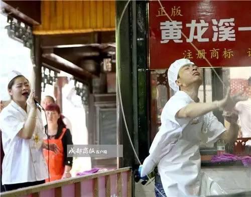田波正在工作