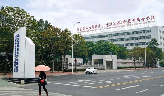 作为配套设施,在广东以色列理工学院的南边,一个占地5000多亩的中以科技创新合作区被同步规划和建设起来。