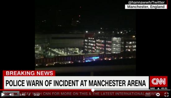 赶往爆炸现场的救护车,截图来自CNN新闻