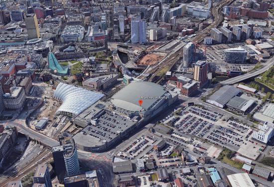 图中红点所示建筑即曼彻斯特爆炸案发生的体育馆(Manchester Arena)/截图来自google earth