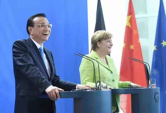 当地时间6月1日上午,国务院总理李克强在柏林与德国总理默克尔共同会见记者。