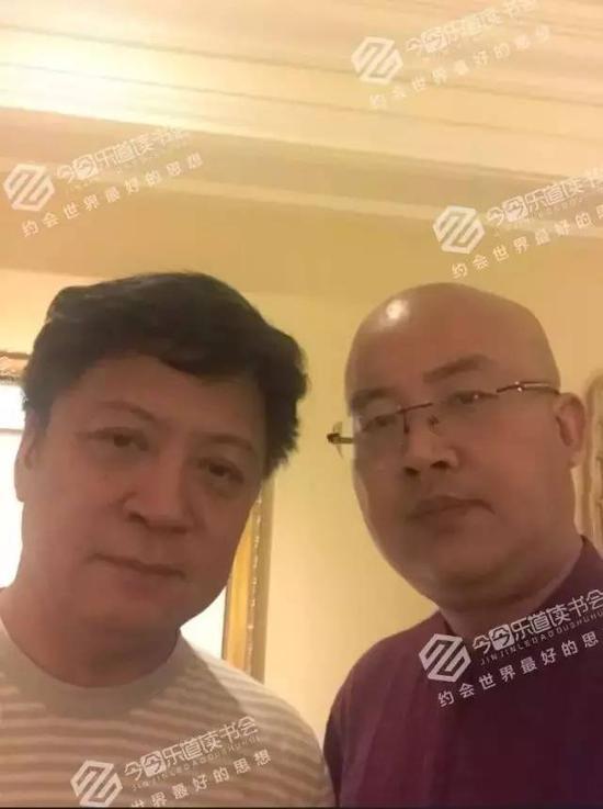 图注:与孙宏斌的访谈没有第三人在场,只好自拍了一张