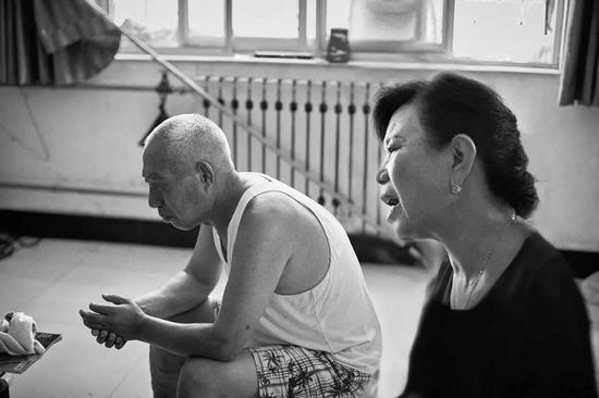 李素兰是赵作海的第二任妻子,赵作海是李素兰的第四任丈夫,他们相遇于人生命运的壕沟中。