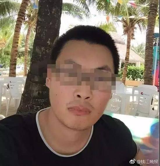 薛某生活照 图片来源见水印