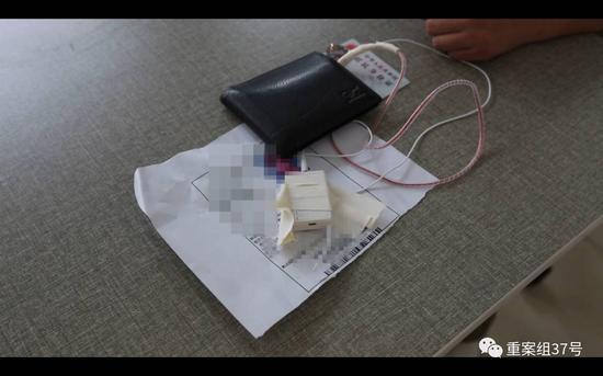 警方查获的用于接收答案信息的考试作弊器材。警方供图