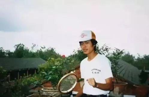 杨元庆在上海交大就读本科时的照片。