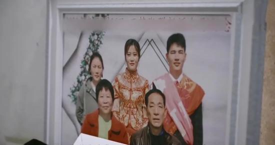韩仕梅一家(图源:澎湃新闻)