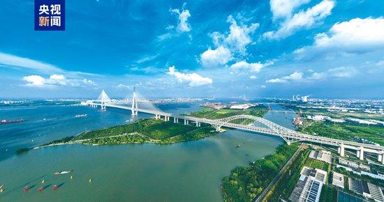 世界最大跨度斜拉桥常泰长江大桥正式通车运营