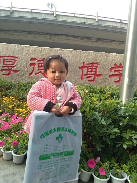 2017年11月3日,王凤雅拿着县医院的片子,到郑大一附院就诊。