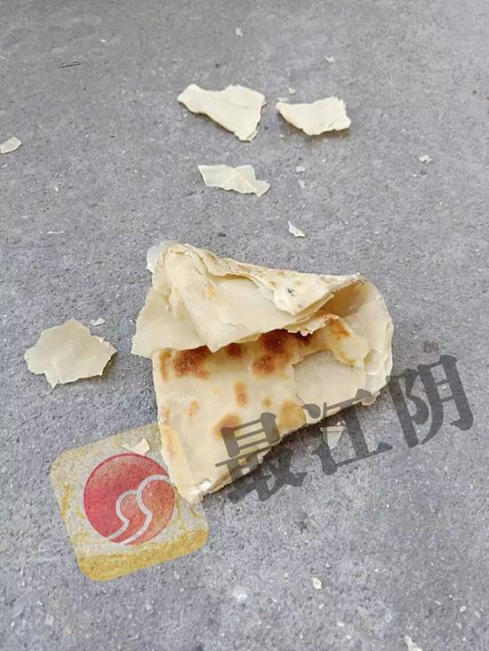↑↑↑ 王女士去汽修中心,