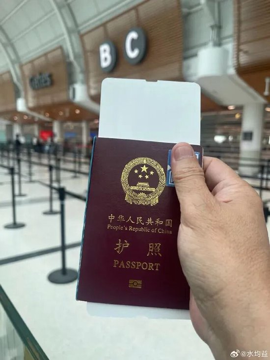 水均益头顶“中国人”辟谣
