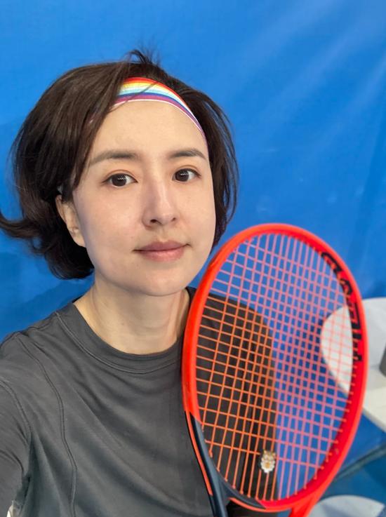 衣服被指“不雅观”,前央视主持人怒斥:人心脏看什么都脏!